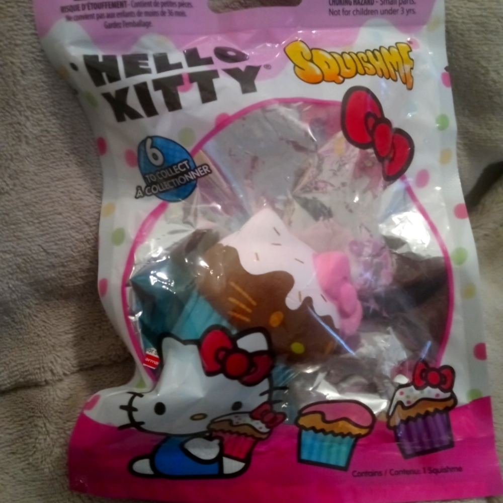 Hello Kitty cupcake squishee